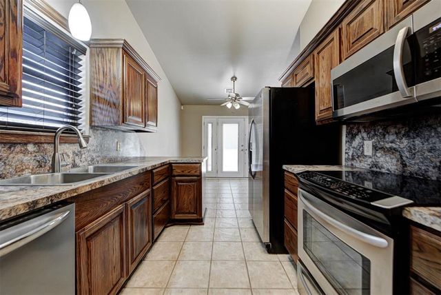 929 SW 11th Street, Moore, OK 73160