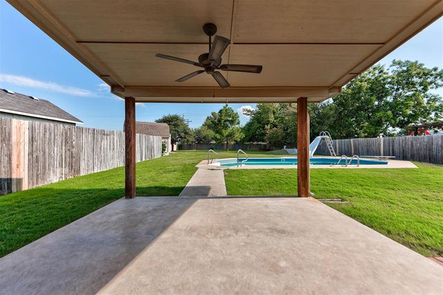 929 SW 11th Street, Moore, OK 73160