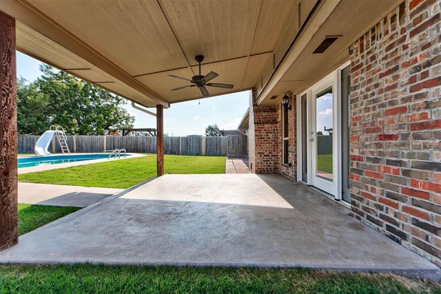 929 SW 11th Street, Moore, OK 73160
