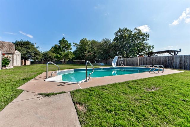929 SW 11th Street, Moore, OK 73160