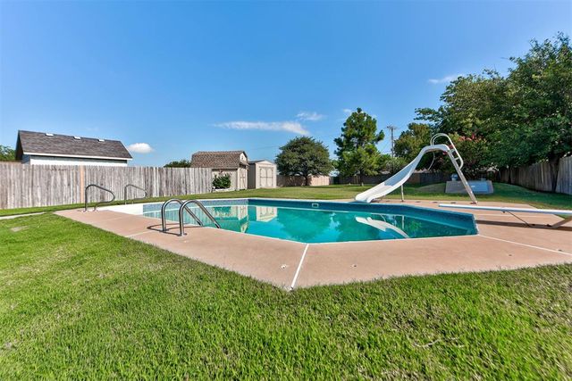 929 SW 11th Street, Moore, OK 73160