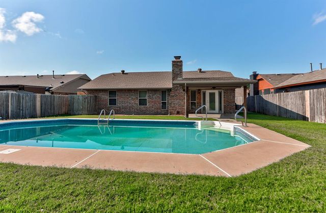 929 SW 11th Street, Moore, OK 73160