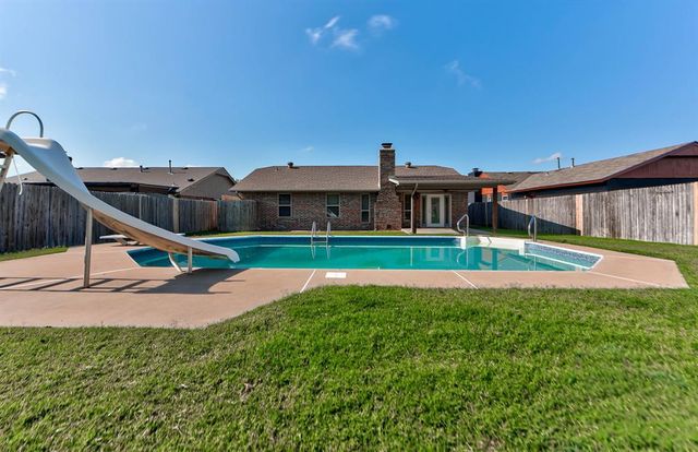 929 SW 11th Street, Moore, OK 73160