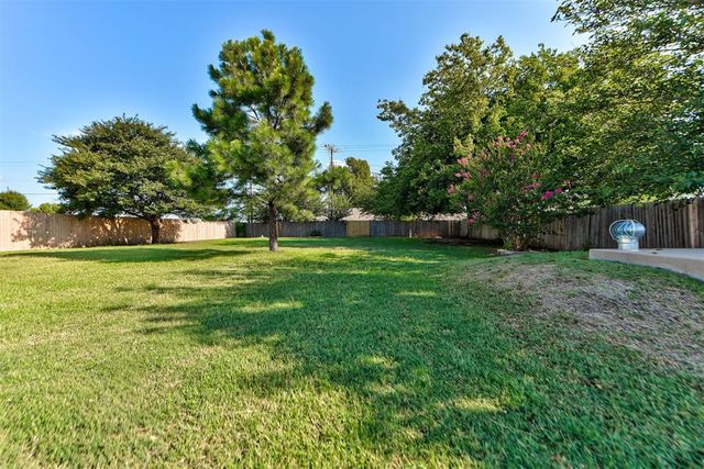 929 SW 11th Street, Moore, OK 73160