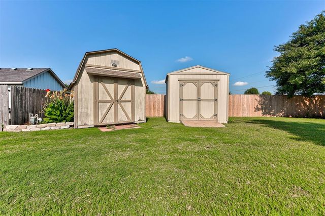 929 SW 11th Street, Moore, OK 73160