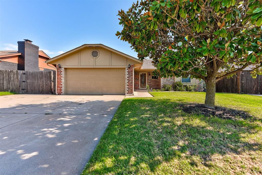 929 SW 11th Street, Moore, OK 73160