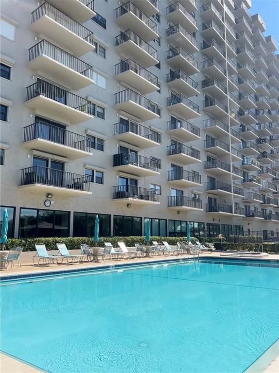 7050 SUNSET DRIVE S 716, South Pasadena, FL 33707