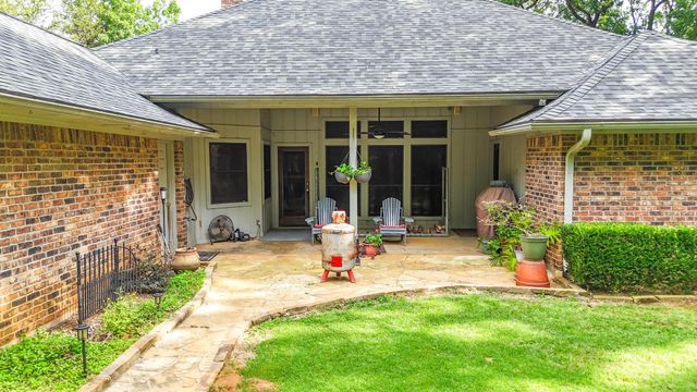 1749 E US Highway 84, Palestine, TX 75801