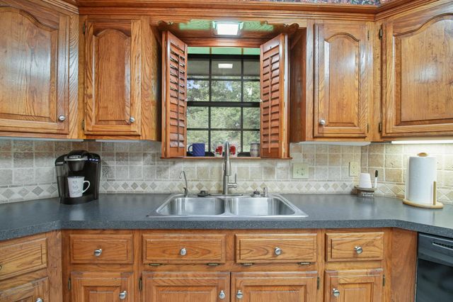 1749 E US Highway 84, Palestine, TX 75801
