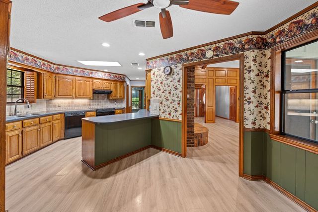 1749 E US Highway 84, Palestine, TX 75801