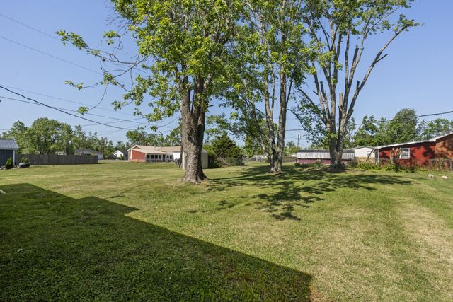 424 Kimmins St, Hohenwald, TN 38462
