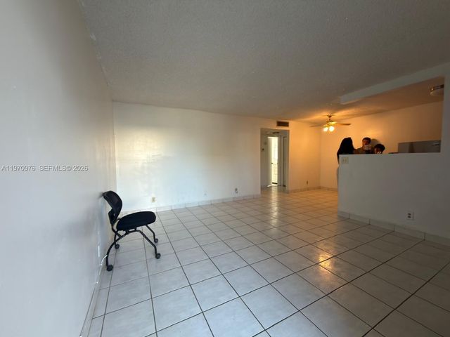 30 SE 4th Ave 103, Hallandale Beach, FL 33009