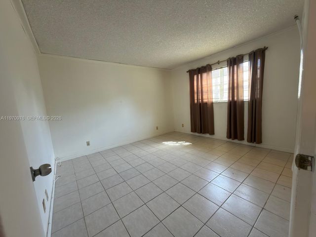 30 SE 4th Ave 103, Hallandale Beach, FL 33009