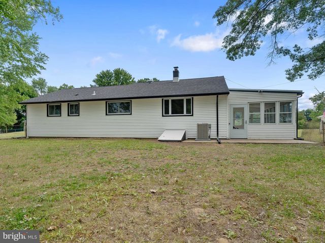 201 S GARDEN BLVD, Beverly, NJ 08010