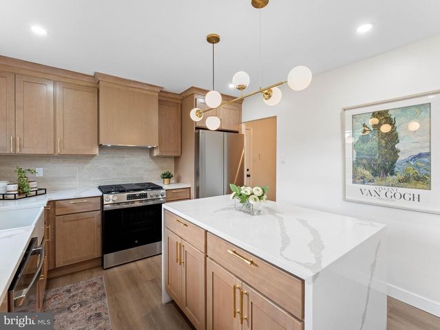 201 S GARDEN BLVD, Beverly, NJ 08010