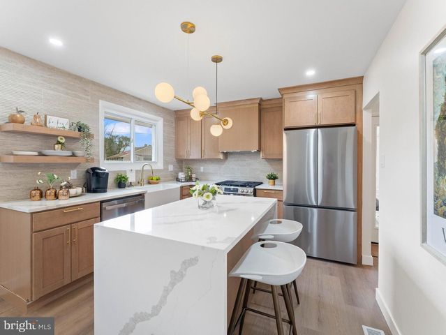 201 S GARDEN BLVD, Beverly, NJ 08010