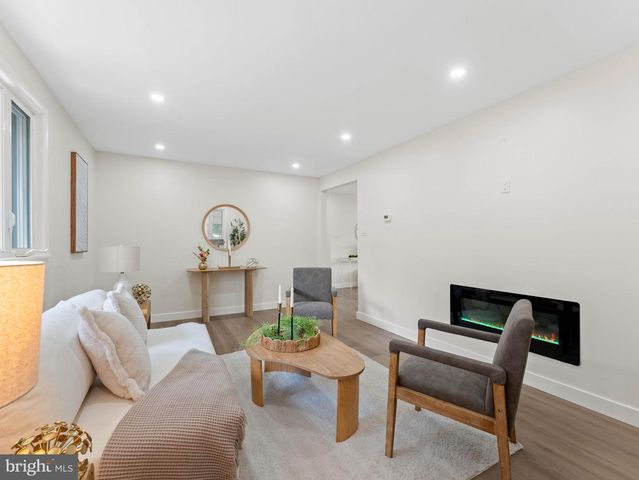 201 S GARDEN BLVD, Beverly, NJ 08010