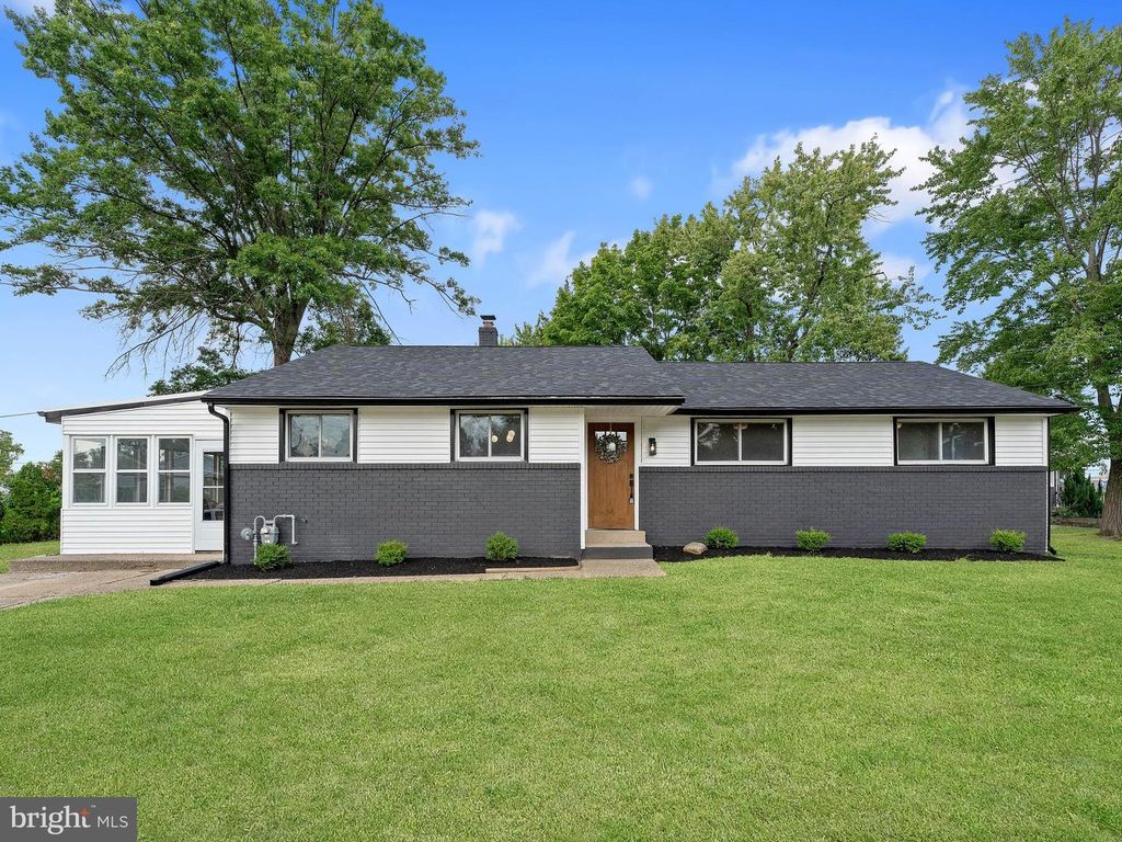 201 S GARDEN BLVD, Beverly, NJ 08010