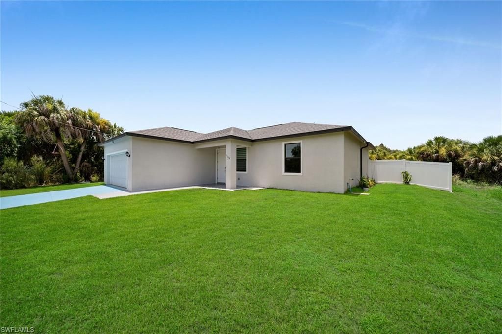 1109 Hilton CIR, LABELLE, FL 33935 — photo 2