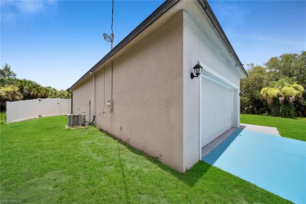 1109 Hilton CIR, LABELLE, FL 33935 — photo 4