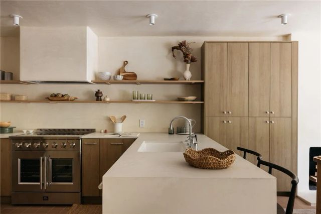 4781 Round Top Drive, Los Angeles, CA 90065