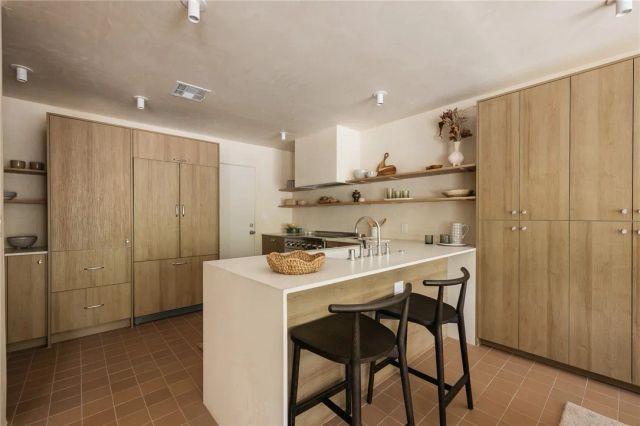 4781 Round Top Drive, Los Angeles, CA 90065