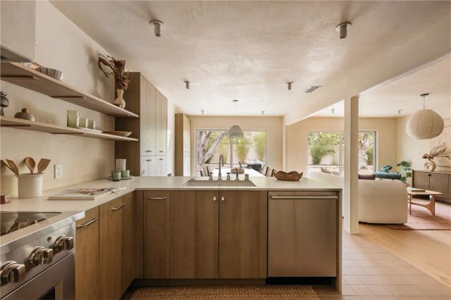 4781 Round Top Drive, Los Angeles, CA 90065