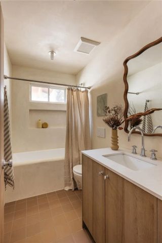 4781 Round Top Drive, Los Angeles, CA 90065