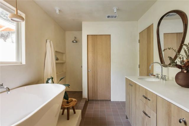 4781 Round Top Drive, Los Angeles, CA 90065