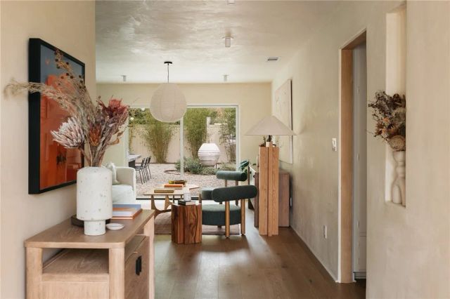 4781 Round Top Drive, Los Angeles, CA 90065