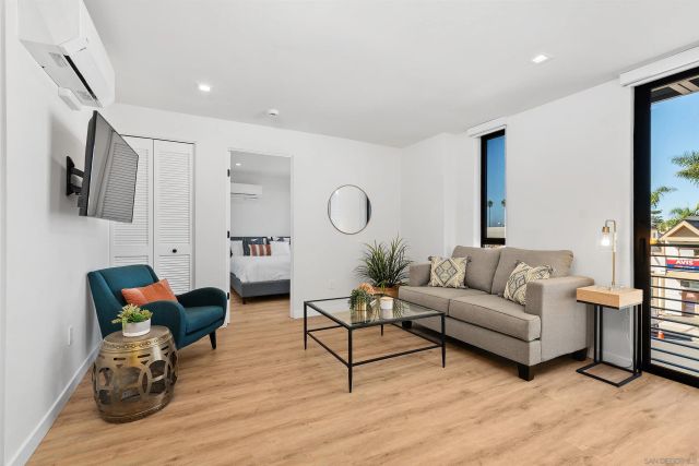 1111 Torrey Pines Rd 200, La Jolla, CA 92037