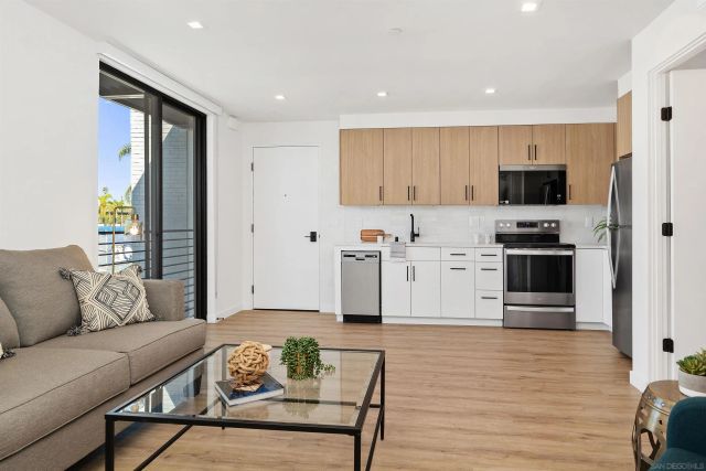 1111 Torrey Pines Rd 200, La Jolla, CA 92037