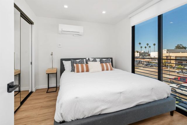 1111 Torrey Pines Rd 200, La Jolla, CA 92037