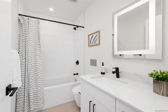 1111 Torrey Pines Rd 200, La Jolla, CA 92037