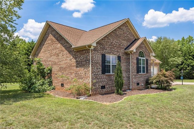 514 Honeysuckle Ridge, Asheboro, NC 27205