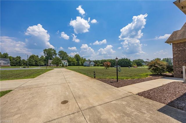 514 Honeysuckle Ridge, Asheboro, NC 27205