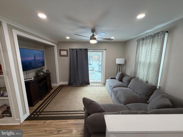 412 LIPPINCOTT AVE, Riverside, NJ 08075