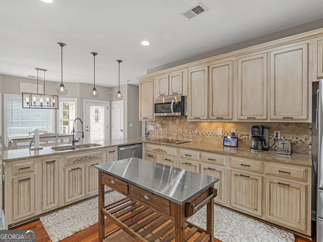 221 Hummingbird Court, Hampton, GA 30228