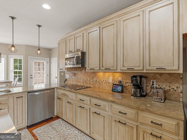 221 Hummingbird Court, Hampton, GA 30228