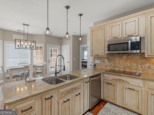 221 Hummingbird Court, Hampton, GA 30228