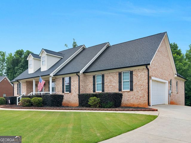 221 Hummingbird Court, Hampton, GA 30228