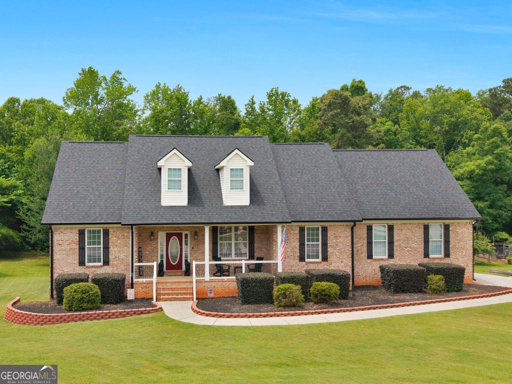 221 Hummingbird Court, Hampton, GA 30228