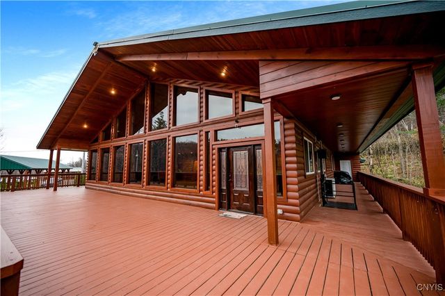 289 Twin Ponds Drive, Newport, NY 13416