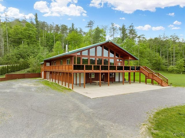 289 Twin Ponds Drive, Newport, NY 13416