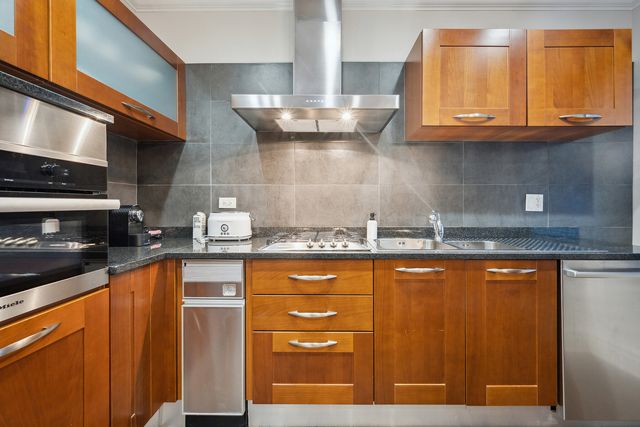 70 E WALTON Street 1004, Chicago, IL 60611