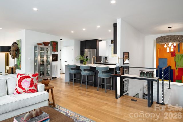 8 Midland Drive, Asheville, NC 28804