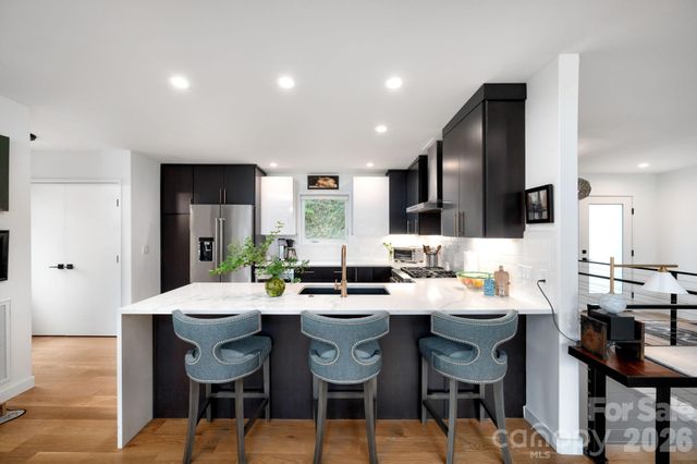 8 Midland Drive, Asheville, NC 28804