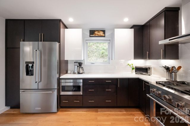 8 Midland Drive, Asheville, NC 28804