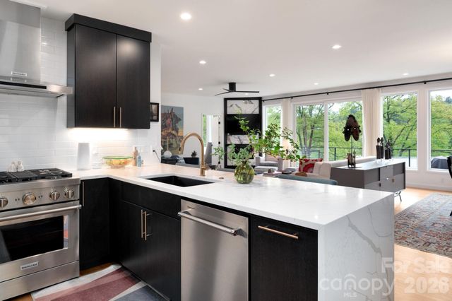 8 Midland Drive, Asheville, NC 28804