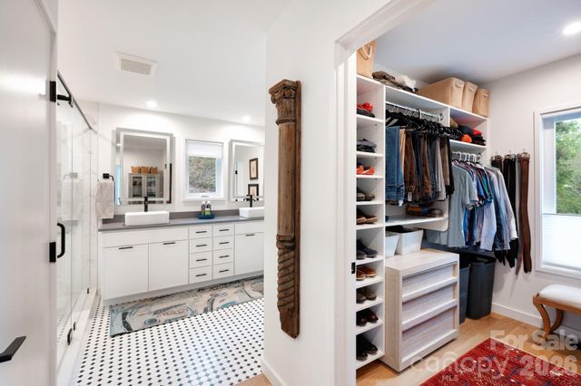 8 Midland Drive, Asheville, NC 28804